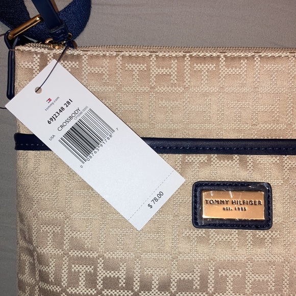 Tommy Hilfiger / Cream Crossbody - Picture 6 of 11